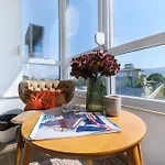 Serene Luxe Oasis Retreat On The Outskirts By Flat Mаnager 플로브디프