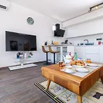Apartment Serene Luxe Oasis Retreat On The Outskirts By Flat Mаnager *