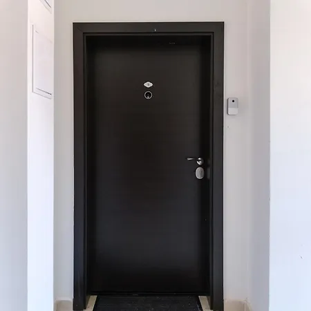 Serene Luxe Oasis Retreat On The Outskirts By Flat Mаnager Apartment