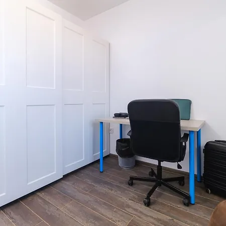 Serene Luxe Oasis Retreat On The Outskirts By Flat Mаnager