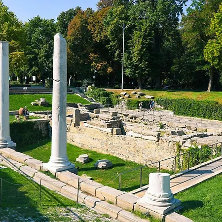 Serene Luxe Oasis Retreat On The Outskirts By Flat Mаnager