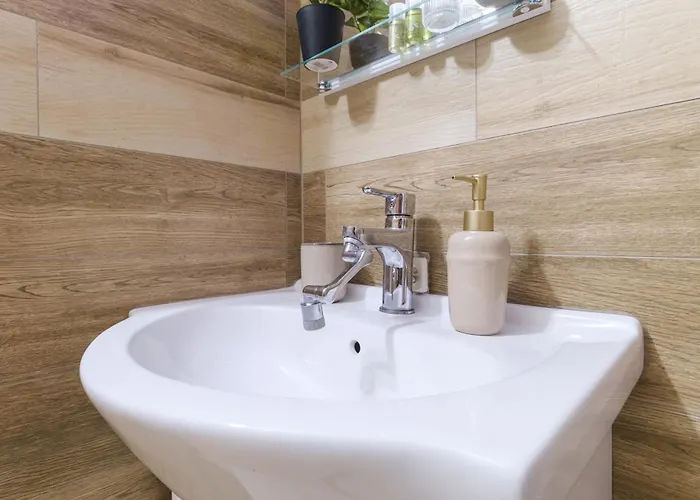 Serene Luxe Oasis Retreat On The Outskirts By Flat Mаnager Apartamento