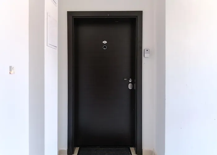 Serene Luxe Oasis Retreat On The Outskirts By Flat Mаnager Apartment