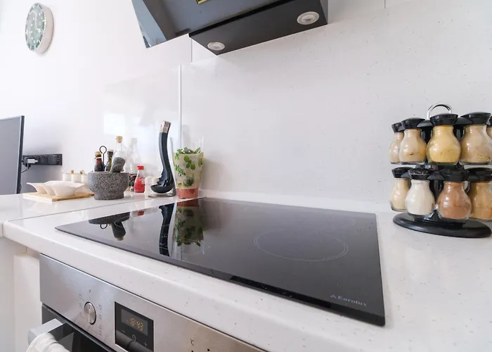 Apartamento Serene Luxe Oasis Retreat On The Outskirts By Flat Mаnager