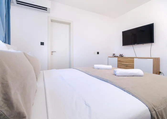 Serene Luxe Oasis Retreat On The Outskirts By Flat Mаnager *